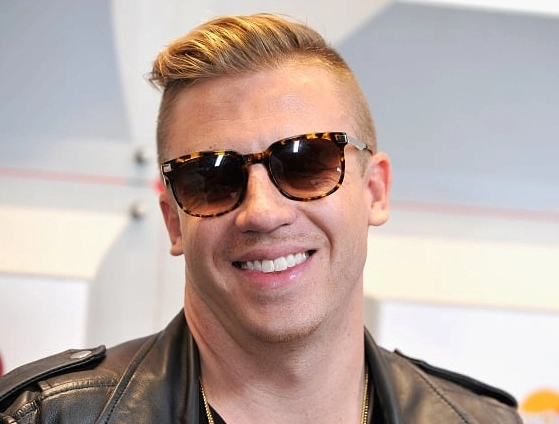 Read more about the article How Rich Is Macklemore? A Deep Dive Into His Net Worth and Music Career