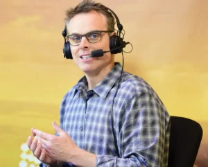 Colin Coward is on the mic for commentary.