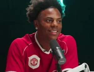 IShowSpeed ​​is speaking into the mic.