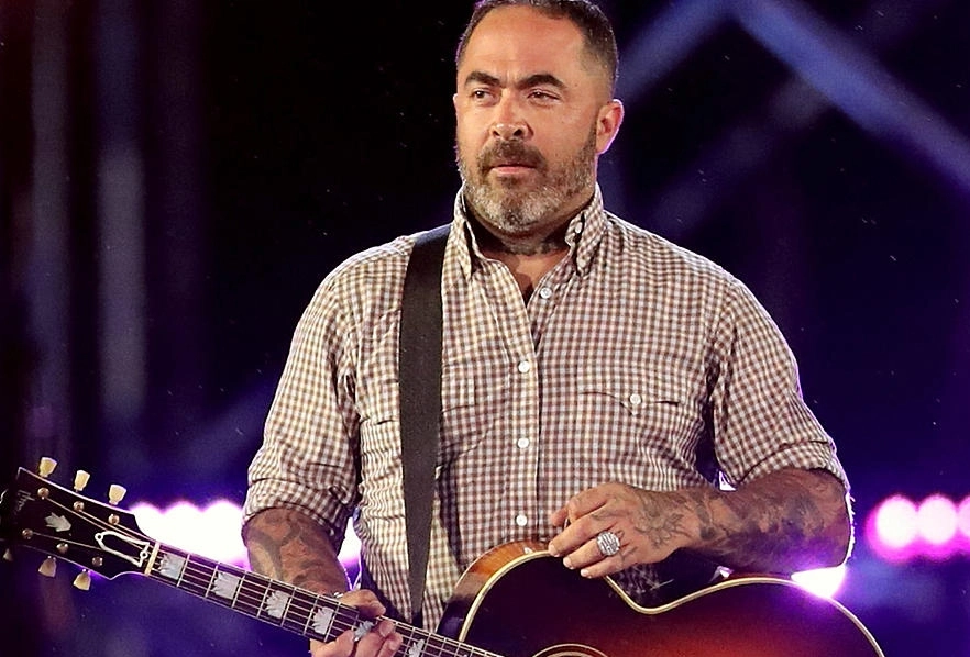 You are currently viewing Aaron Lewis Net Worth A Comprehensive Look at the Life and Career of the Stand Frontman