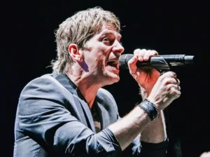 Rob Thomas is singing.