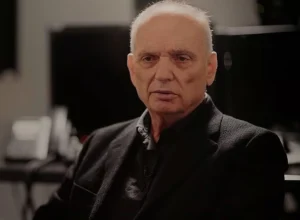 Read more about the article How Rich Is David Chase? A Look Inside the Mind and Wallet of a TV Visionary