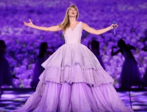 Taylor Swift is singing in her traditional clothes.