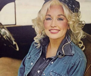 Dolly Parton is laughing in the car.