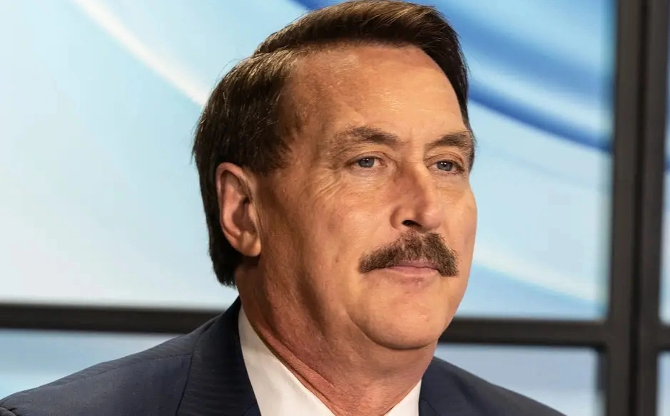 Read more about the article From Crack Addiction to Millions Mike Lindell Net Worth Journey