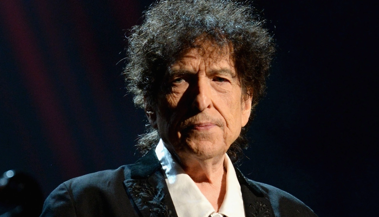 Read more about the article Bob Dylan Net Worth in 2025 How the Music Legend Turned Lyrics Into a Fortune