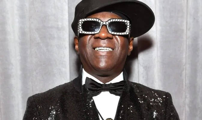 Read more about the article How Rich is Flavor Flav? Net Worth Career Highlights & Life Off Stage