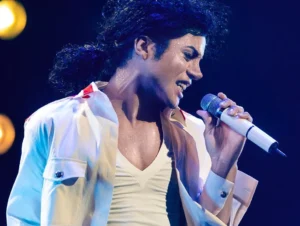 Michael Jackson is singing in white.
