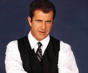 Mel Gibson is wearing black and white clothes.