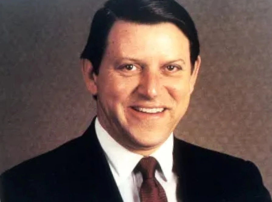 Read more about the article Jose Menendez Net Worth The Fortune Behind the Tragic Menendez Family Story